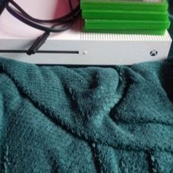 Xbox One S(+4 Games Power Cord Included)