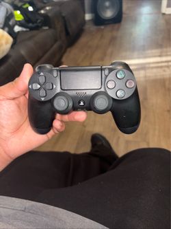 PS4 controller