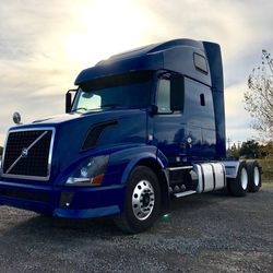 Volvo VNL670 Semi Truck 