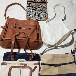 All purses for $30  Todas las bolsas por $30