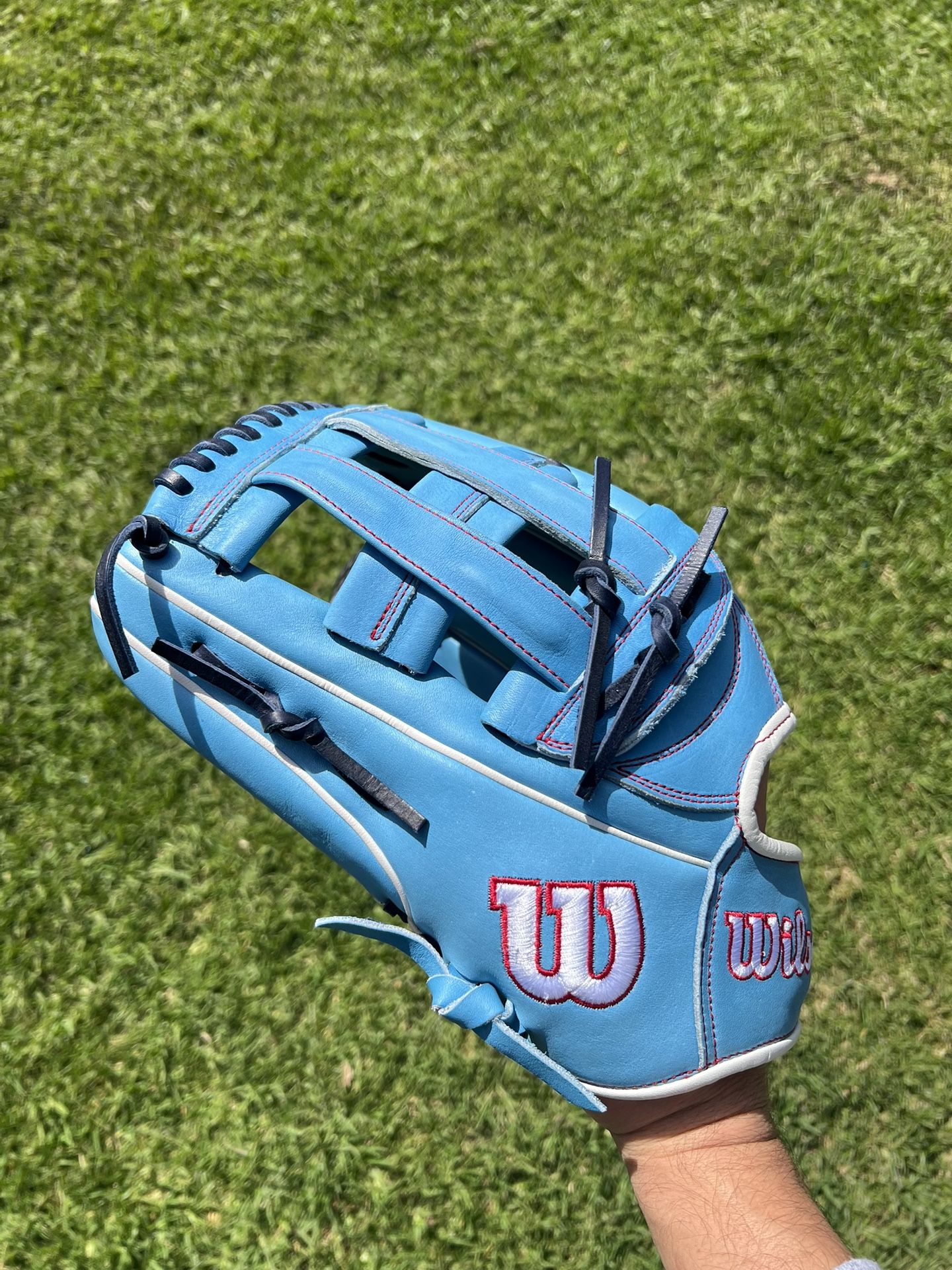 Wilson A2000 12.75 Inch Outfield Baseball Glove Left Handed Thrower