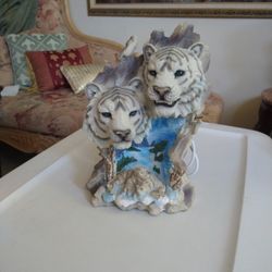 WHITE TIGERS WITH LIGHT