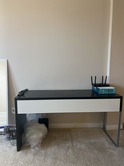 black and white Modern Desk