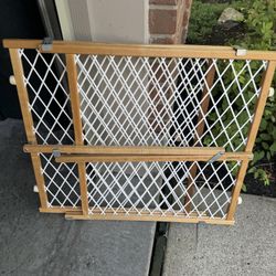 Evenflo Adjustable Pet or Child Gate in good shape! 