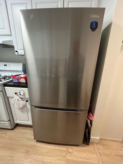Midea MRB19B7AST Refrigerator, Like New