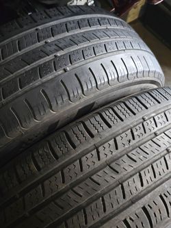 (4) 225 65 17 KHUMO TIRES $60 CARRY OUT