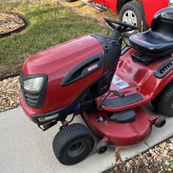 Craftsman YTS3000 Riding Lawnmower