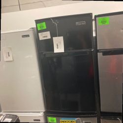 Magic Chef 3.1 Cu Ft Mini Fridge Hmdr310be