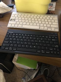 iPad case with detachable Bluetooth keyboard