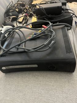 2 Xbox 360’s - 2 Controllers 100/set