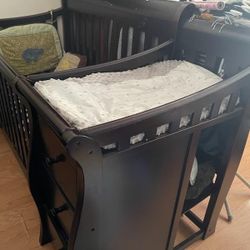 Wooden Crib W/built In Changing Bed And Storage