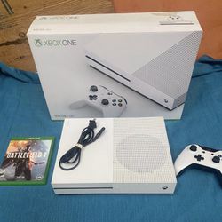 Xbox One S W/Free Game (Manhattan Pickup W 110 ST)