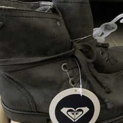 New Roxie Boots Size 6