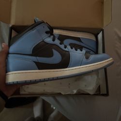 Jordan 1 Mid