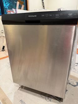 Frigidaire 24-inch Built-In Dishwasher Model FFCD2413US6B Works Great!