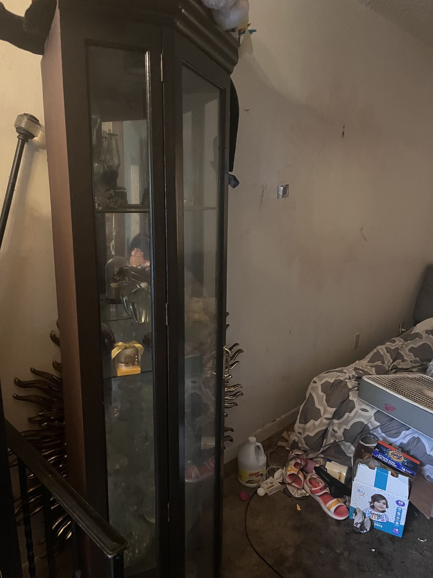 Corner display cabinets