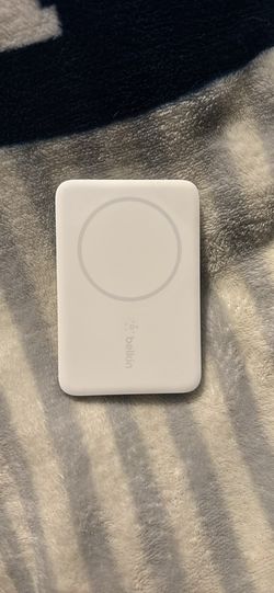 Belkin Wireless Power Bank w/MagSafe Compatible 7.5W Wireless Charging