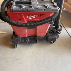 Milwaukee 6gal vacuum