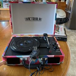 Victrola Record Player With Multiple Records