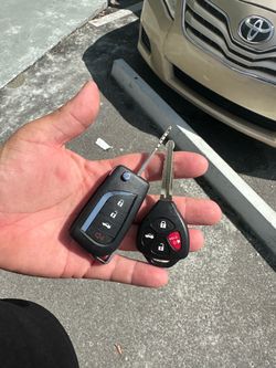 Toyota remote flip key cut and programmed