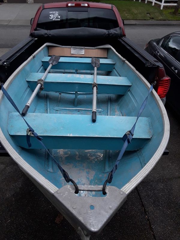 12 ft aluminum boat with oars for Sale in Auburn, WA OfferUp