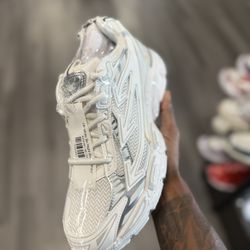 Off White Be Right Back 