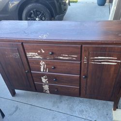 Free Dresser/hutch