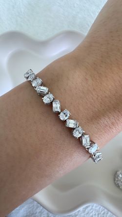 Different Shapes And Forms Of Tennis Bracelets