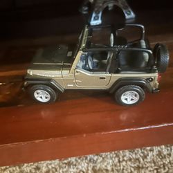 Maisto Plastic Jeep Wrangler Rubicon Diecast Vehicle (1:27 Scale),