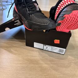 Adidas Marvel Shoes Size 7 Men's/youth