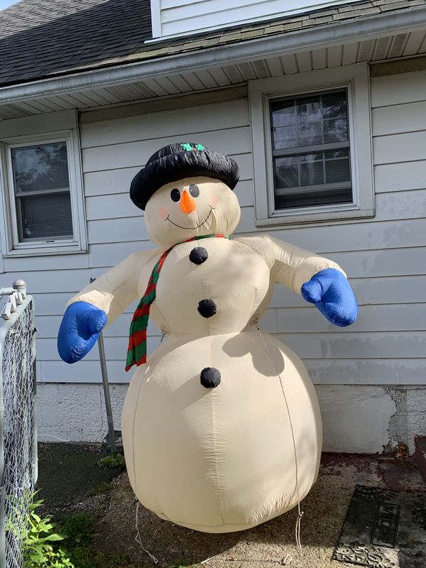 8ft tall Gemmy airblown inflatable snowman Christmas Blow Up for Sale
