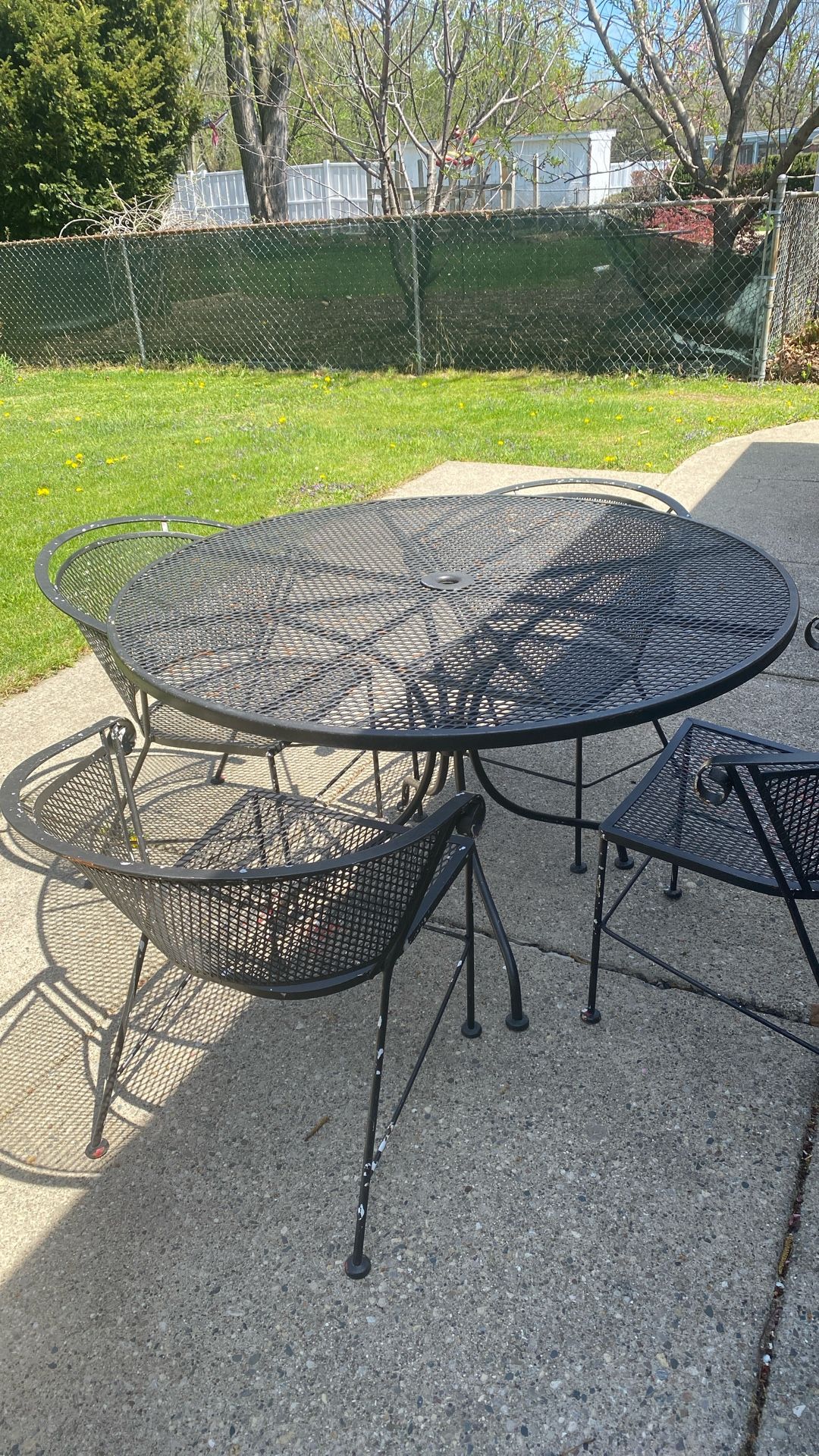 Vintage Classic Woodard Wrought Iron table & Chairs