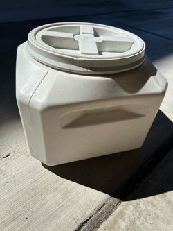 Pet food Storage container