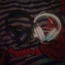 Dual LVLup Headphones White And Black