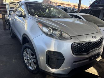 2017 Kia Sportage LX 2.4L PARTS ONLY !