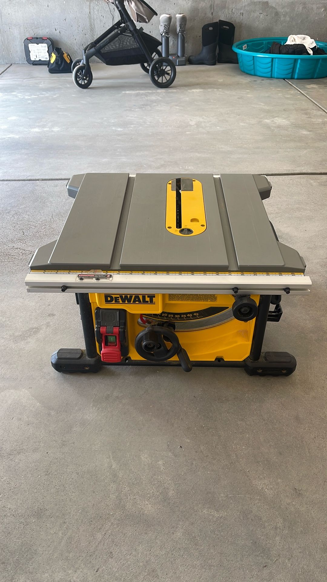 Dewalt 15 Amp Corded Compact Table Saw
