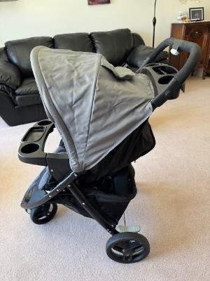 BABY STROLLER (LIKE NEW) ONLY USED A FEW TIMES FOR A MONTH - $30.00