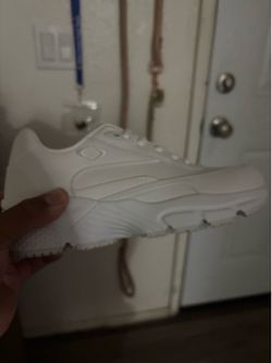 Women’s apex medium white walker shoes