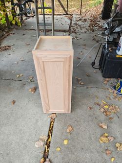 Upper cabinet