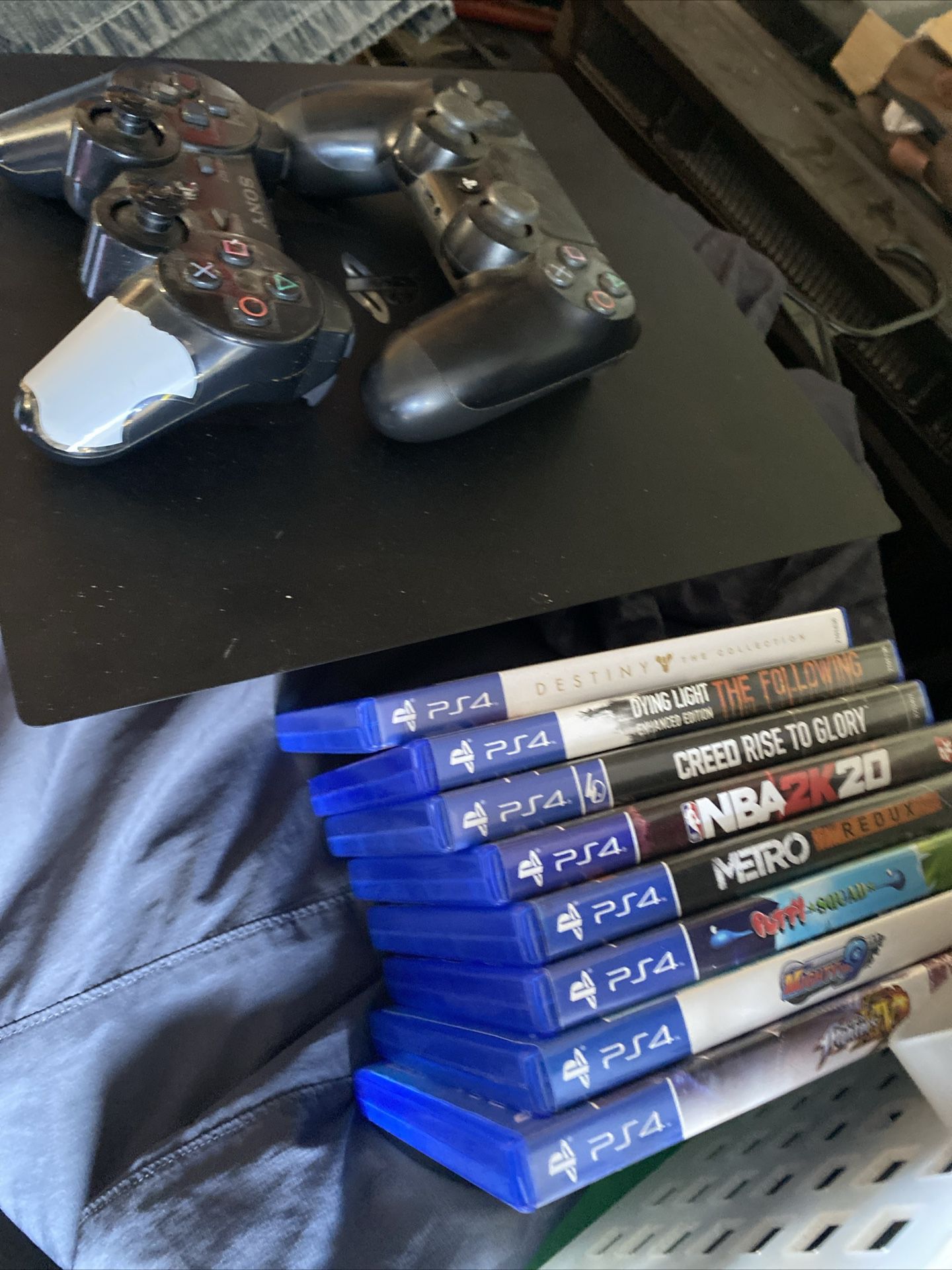 PS4 PlayStation 4 Pro 1 Tb Controller And 8 Games 
