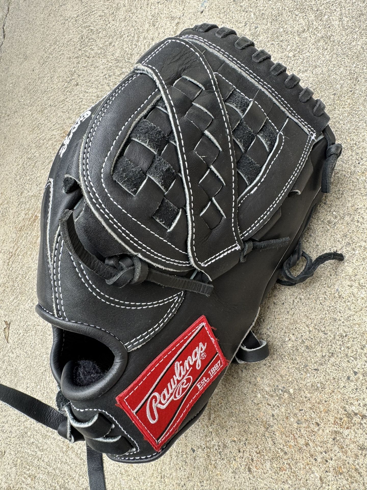 Rawlings Gold Glove Softball Glove 12” In Excellent Condition Have More Equipment Available