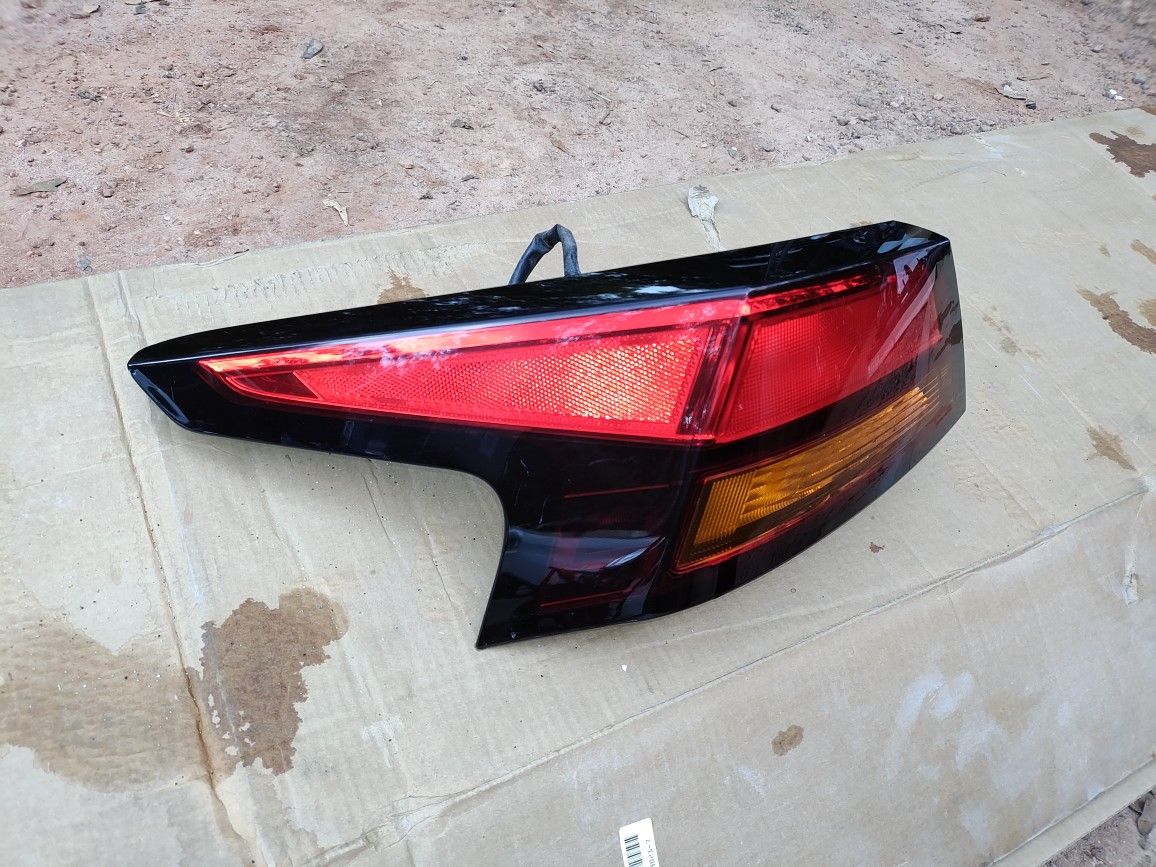 2019 To 2023 Nissan Altima Left Hand Quarter Tail Light Excellent Condition