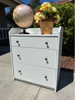 White Modern Dresser Chest of Drawers Furniture Excellent Condition
