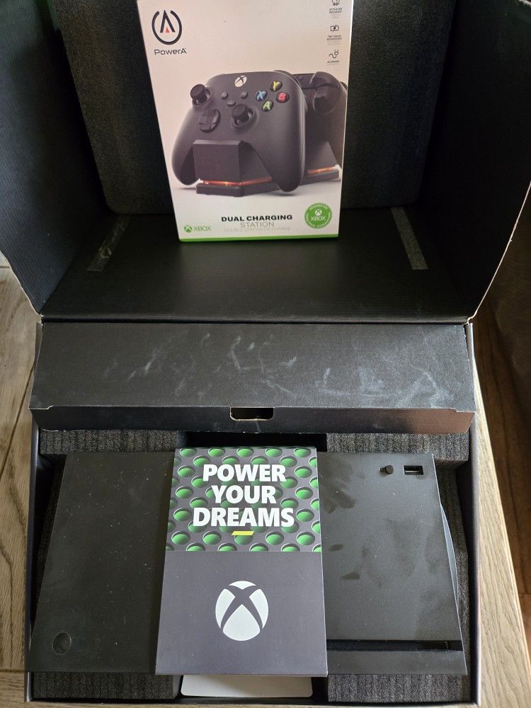 Xbox Barely Used In Box With Extra Controller