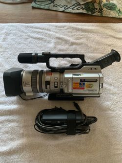 Sony DCR-VX2000 Digital Handycam Camcorder