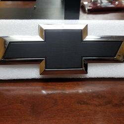 Chevy New Emblem With Clips