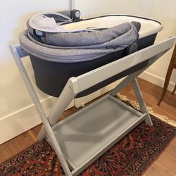 Uppa baby bassinet with stand