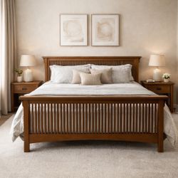 Beautiful Solid Wood King Bed Frame + 2 Matching Nightstands – Excellent Condition