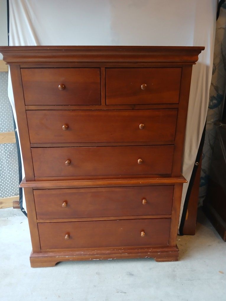 Bedroom Set - Dresser With Two Twin / Bunk Beds