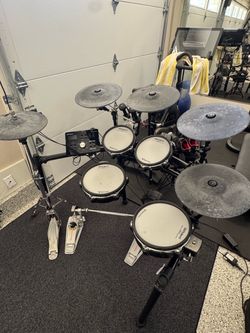 Roland TD-25KV Electronic Drum Set – 5 Cymbals – Excellent Condition